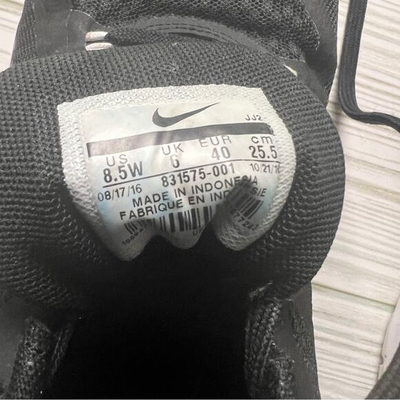 Nike Training Flex Women's Black and WHite Athletic Sporty Sneaker Sz 8.5 - Picture 6 of 10